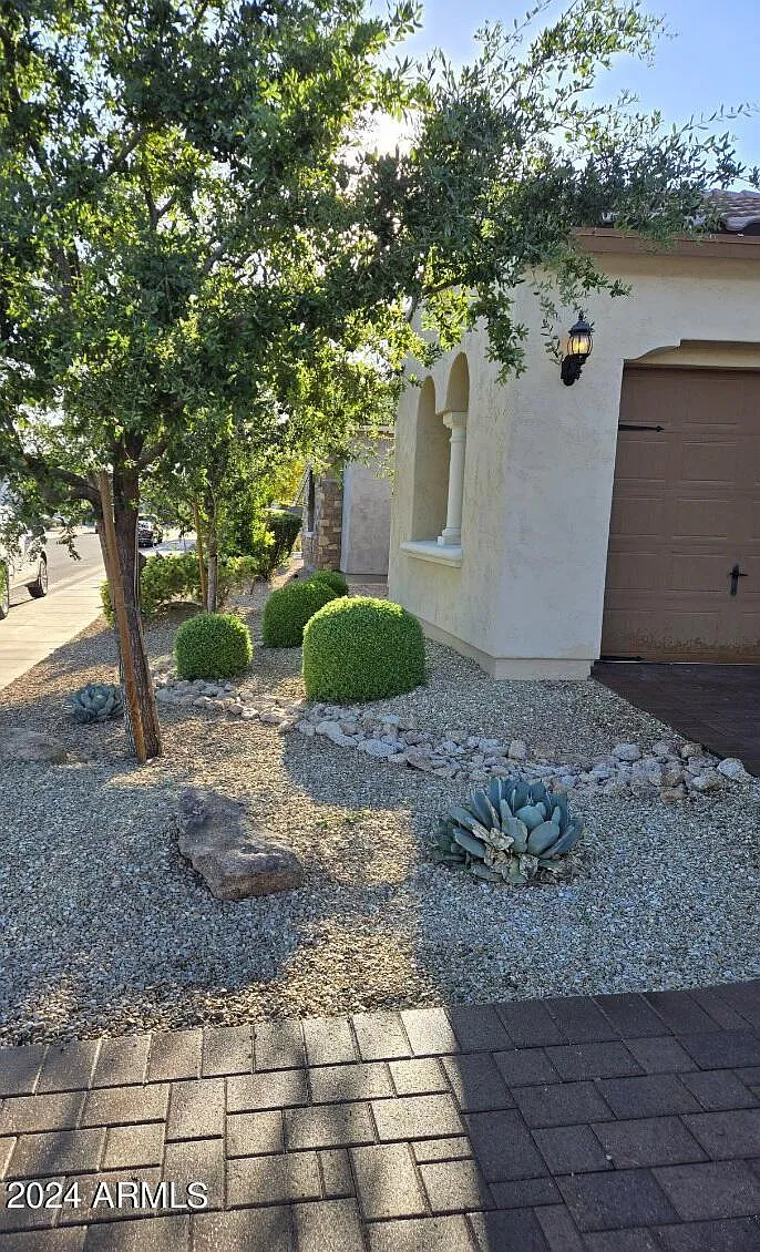 4 bed, 2.5 bath, 2736 sqft, $3,895 — Photo 3