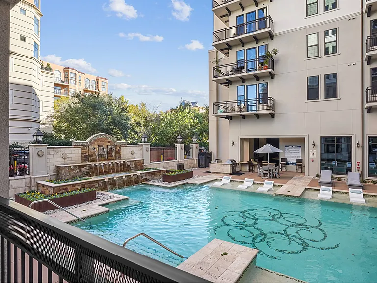 Cantabria at Turtle Creek — Photo 25