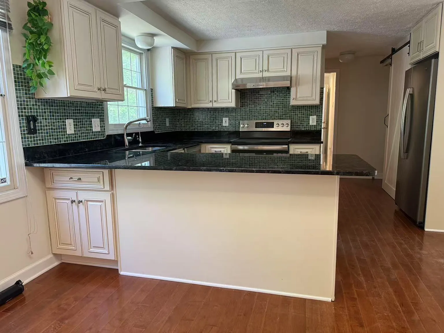 4 bed, 3.5 bath, 3928 sqft, $5,150 — Photo 3