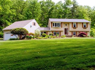 800 Hammet Rd, Coventry, RI 02816