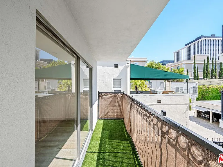 136 S Palm Dr #201 — Photo 14