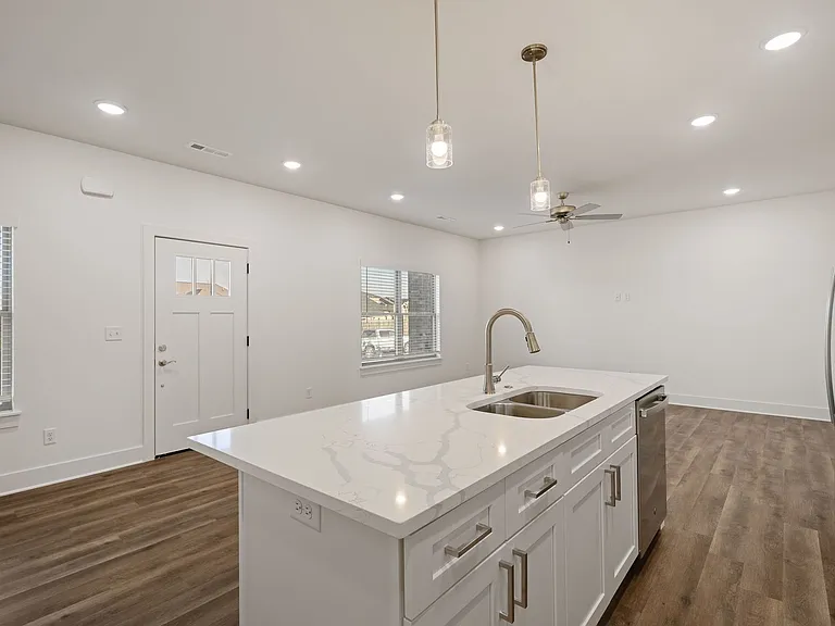 2713 SW Shackelton Ave #1 — Photo 8