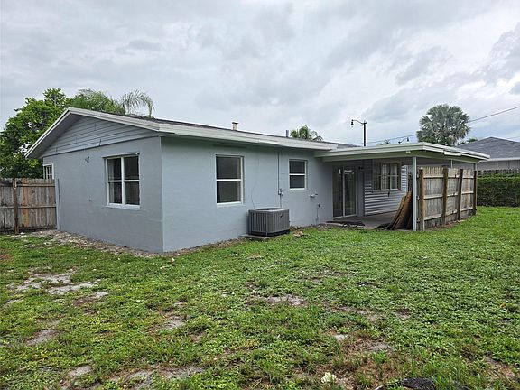 4th image of 2420 NE 10th Ave