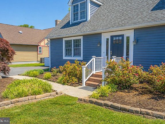 5th image of 18 Bay Breeze Dr