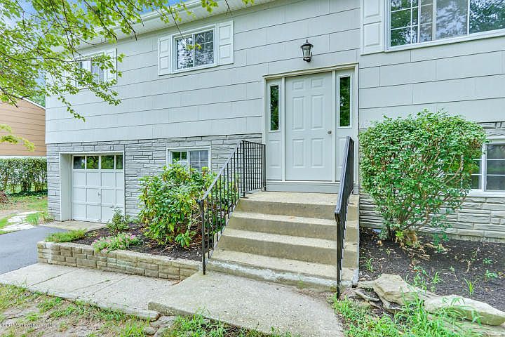 1st image of 48 Lakeview Dr