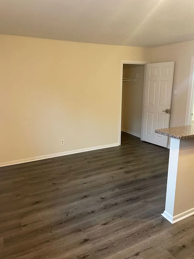 346 Fort Worth Ave — Photo 3