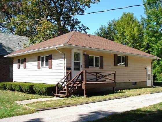 1st image of 823 E 5th St