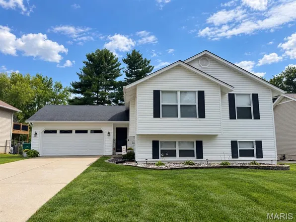 4585 Gregory Gerard Dr, Saint Charles, MO 63304