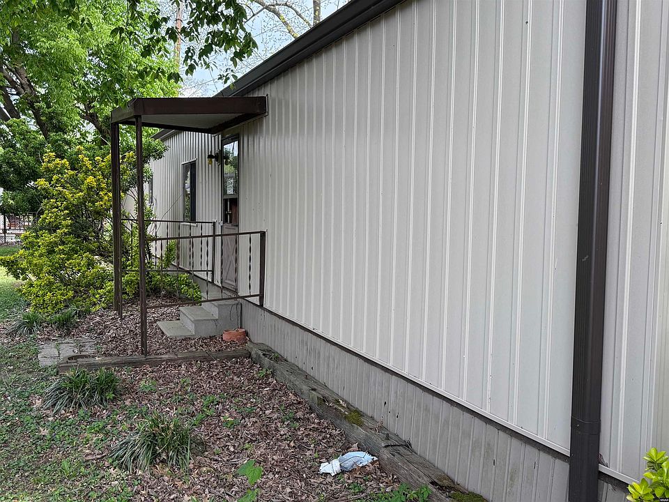 2nd image of 240 3rd St
