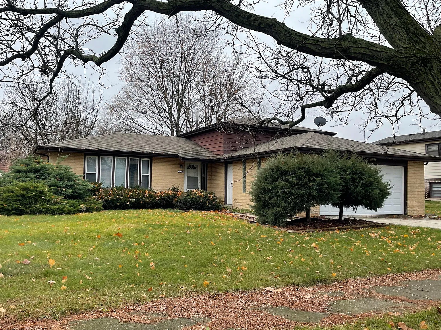 3 bed, 1294 sqft, $2,600 — Photo 1