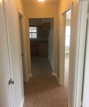 3rd image of 822 Britton Ave