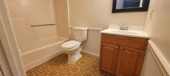 2 bed, 1.0 bath, $795 — Photo 2