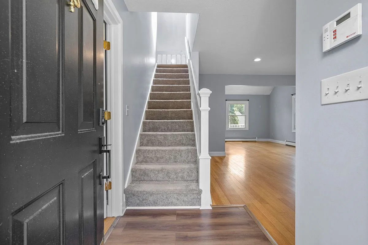 3 bed, 2.0 bath, 2016 sqft, $3,850 — Photo 4