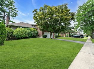 31 Bellwood Drive, New Hyde Park, NY 11040
