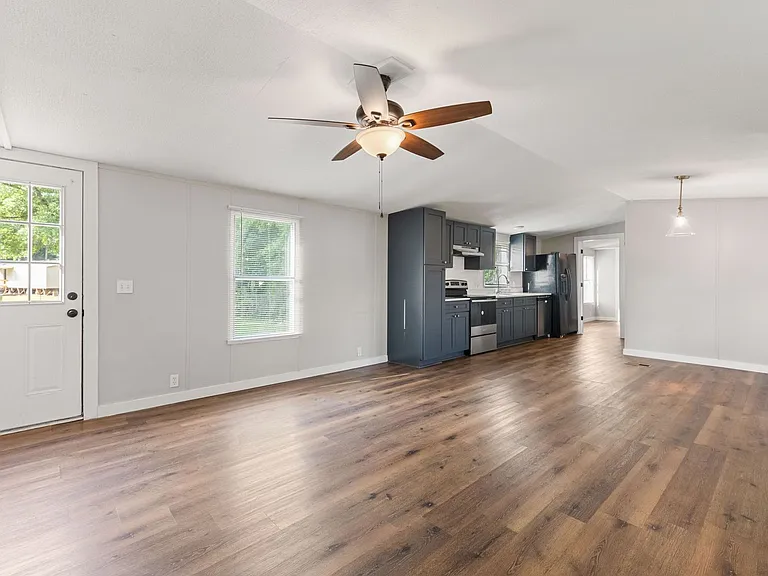 215 Loranger Dr — Photo 3