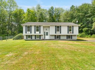 16 Riverside Dr, Pine Bush, NY 12566