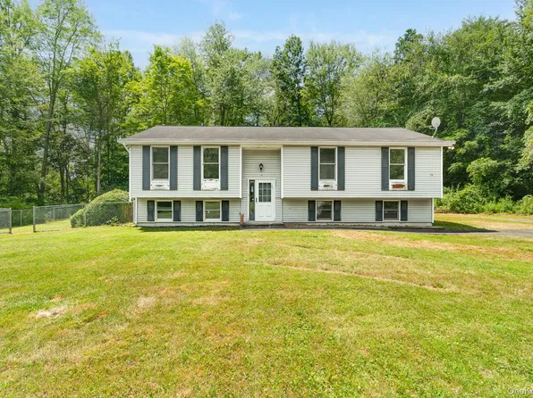 16 Riverside Drive, Pine Bush, NY 12566