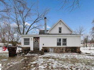 337 E Cottage Ave, Shepherd, MI 48883