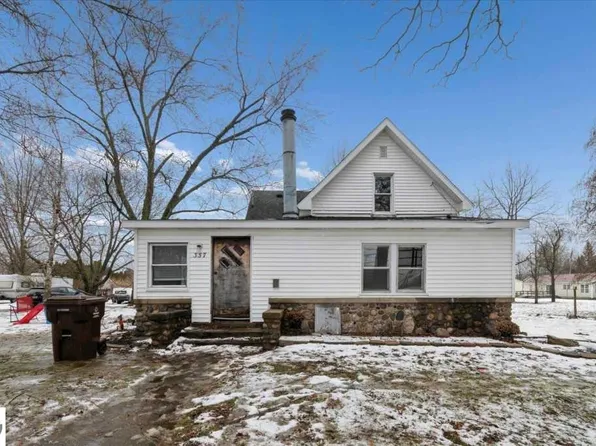 337 E Cottage Ave, Shepherd, MI 48883
