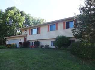 39050 Riverside Ct, North Branch, MN 55056