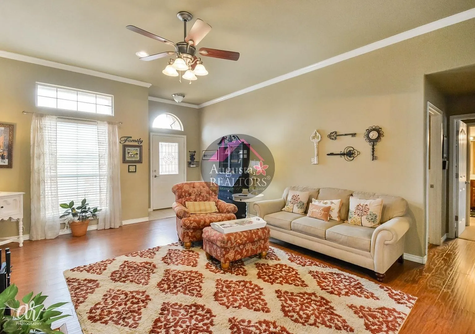 Gorgeous 3 bedroom home! — Photo 3