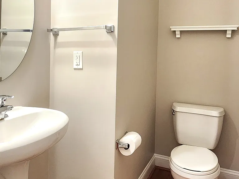 411 Five Pine Ct — Photo 5