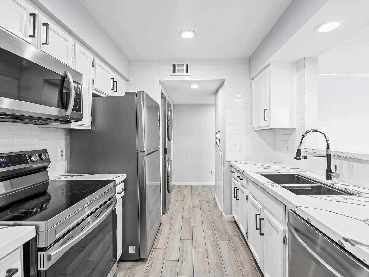 2 bed, 1.5 bath, 1051 sqft, $1,400 — Photo 1