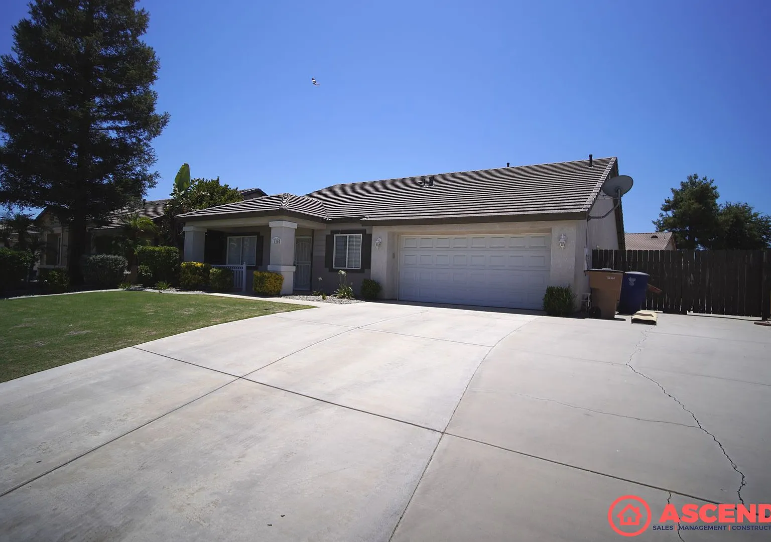 Charming Home in NW Bakersfield! — Photo 1