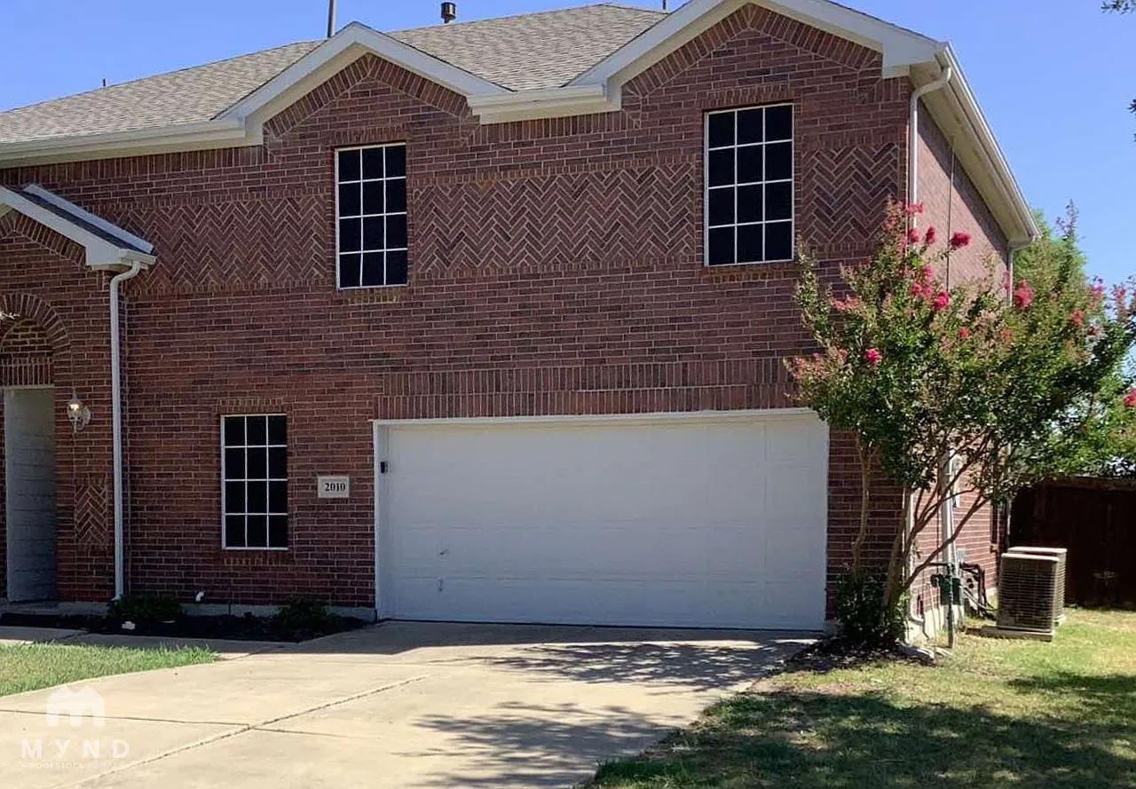 5 bed, 2.5 bath, 2345 sqft, $2,430 — Photo 1