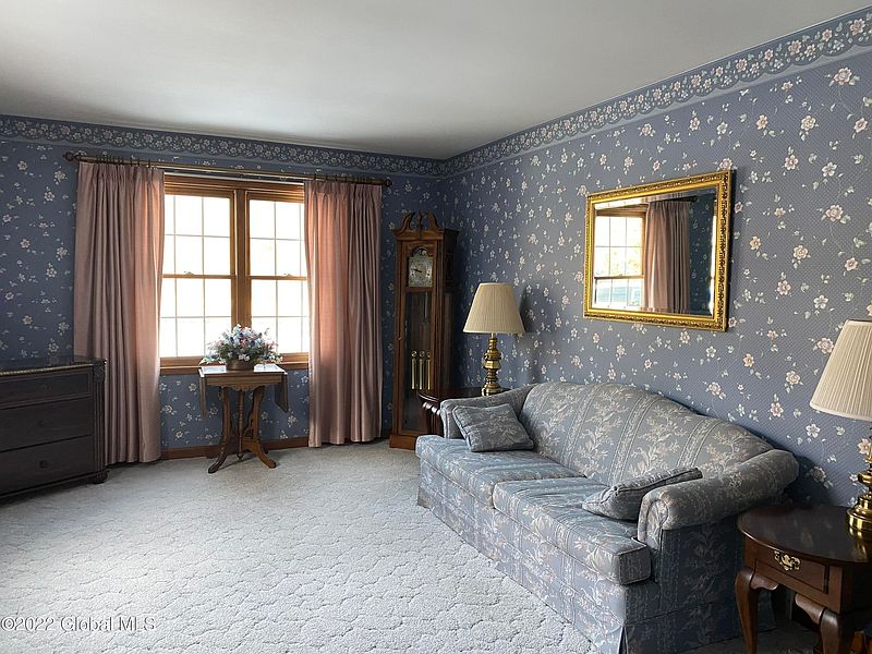 3rd image of 1493 Maple Crest Drive