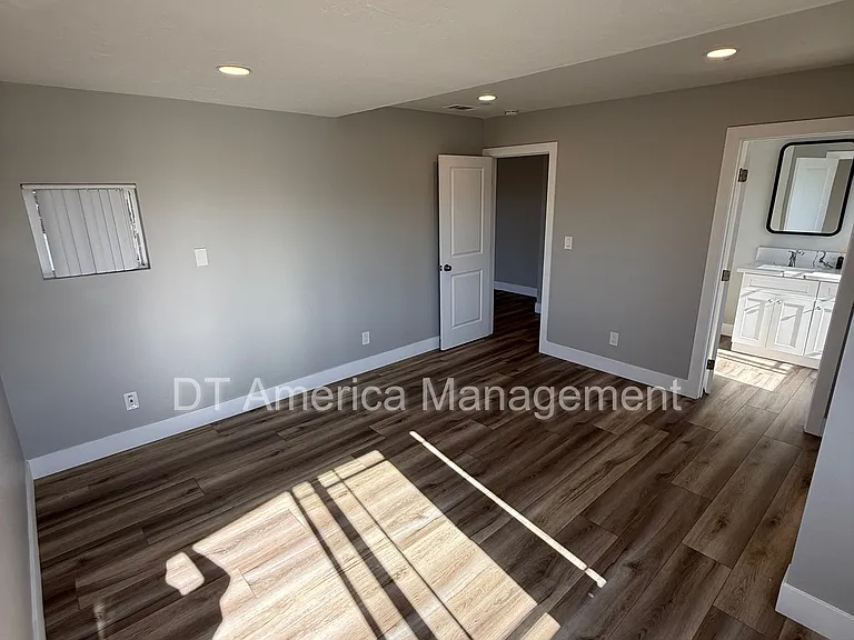 6405 Zena Dr — Photo 23