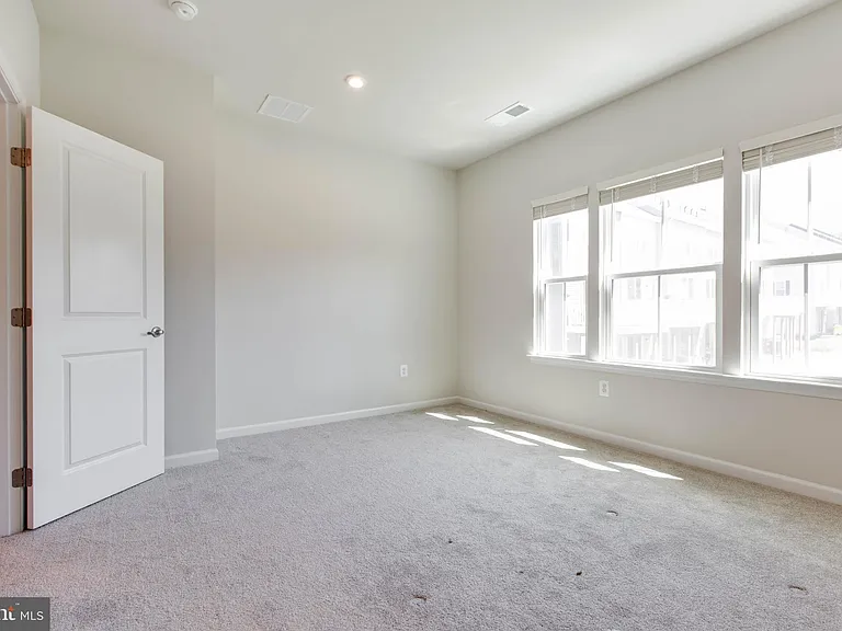 188 Woodgate Cir — Photo 16