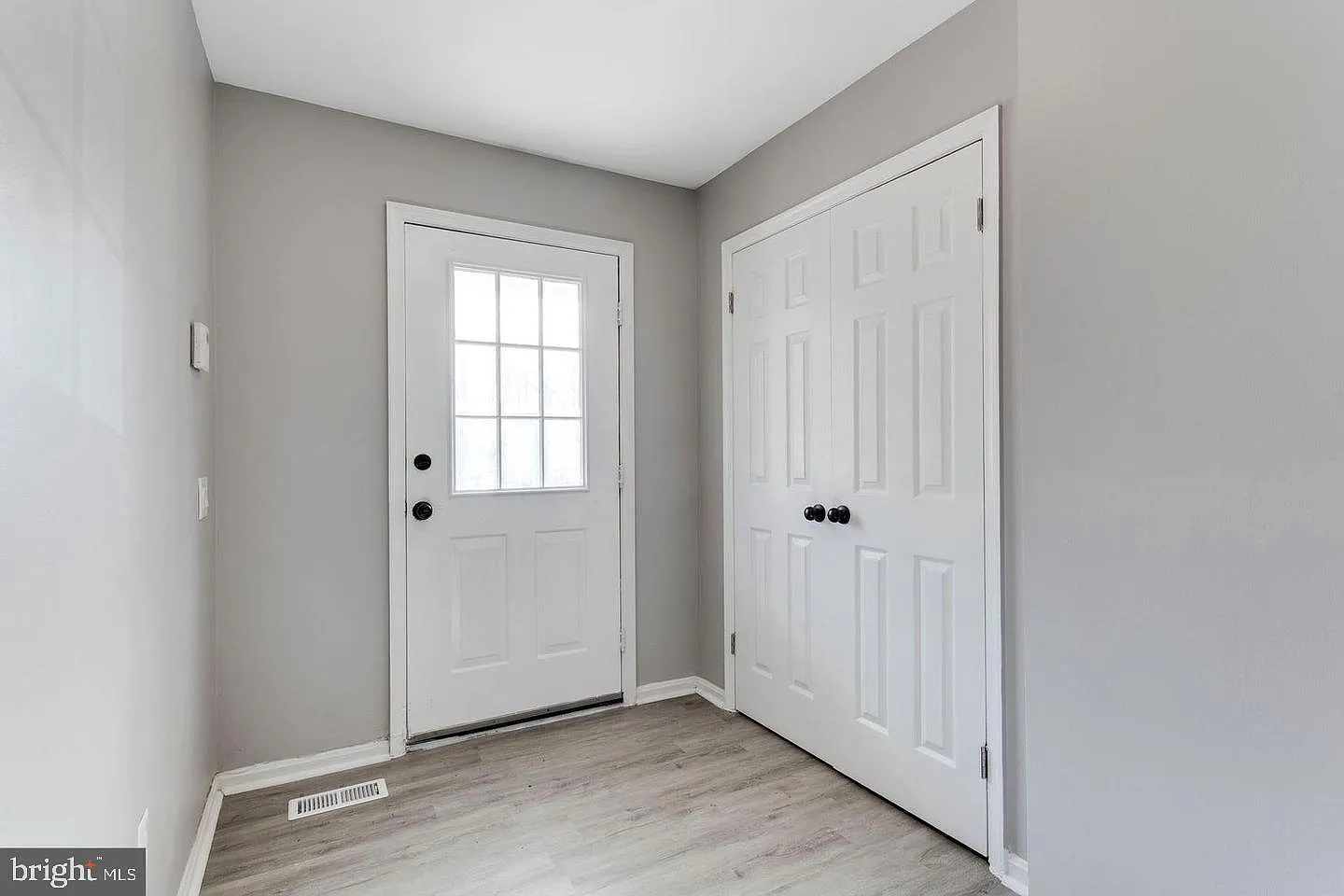 3 bed, 3.5 bath, 2112 sqft, $3,100 — Photo 2