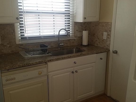 3rd image of 201 Washington Sq APT A