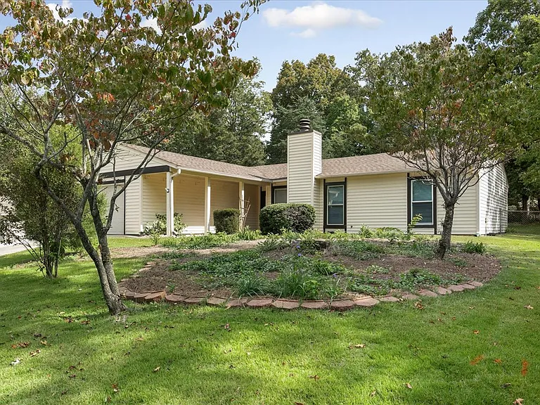 1607 Burnley Dr — Photo 7