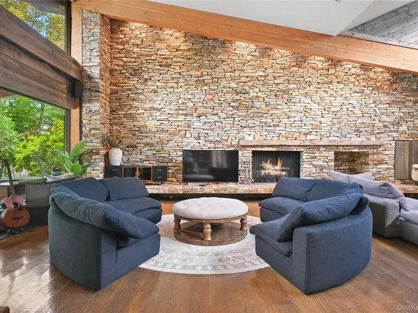 37 Sarles Street, Armonk, NY 10504