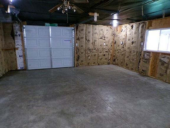 3rd image of 1198 Woodbine Ave