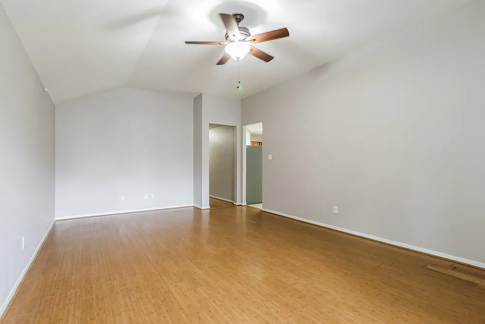 3 bed, 2.0 bath, 1559 sqft, $1,865 — Photo 3