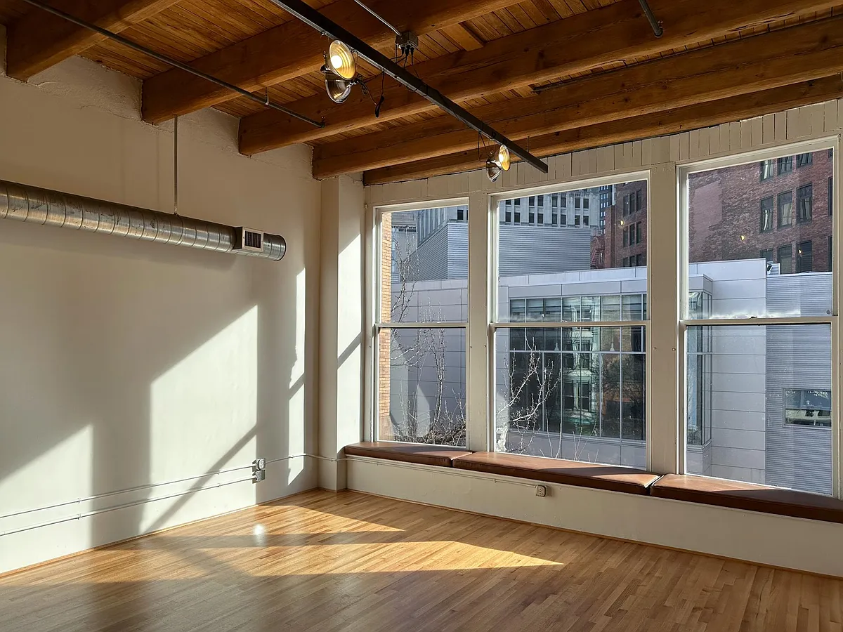 Building Photo - 945 Liberty Ave #300