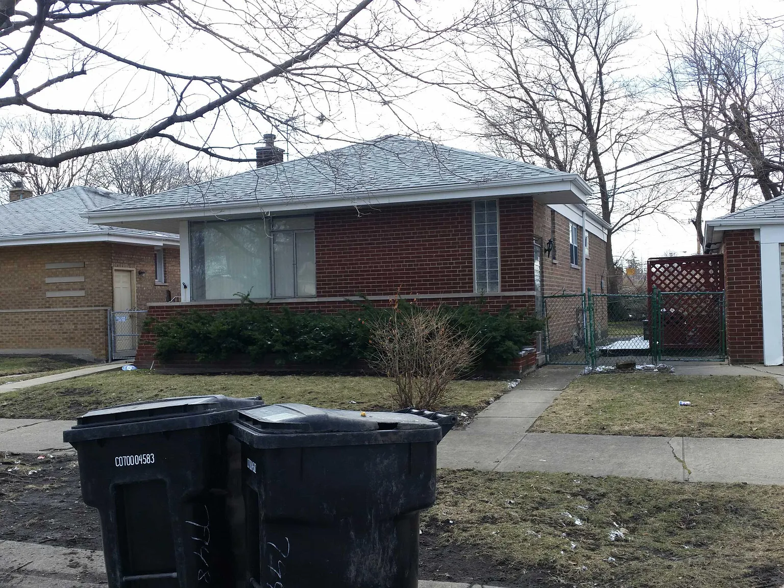 7948 S Sawyer Ave photo 1