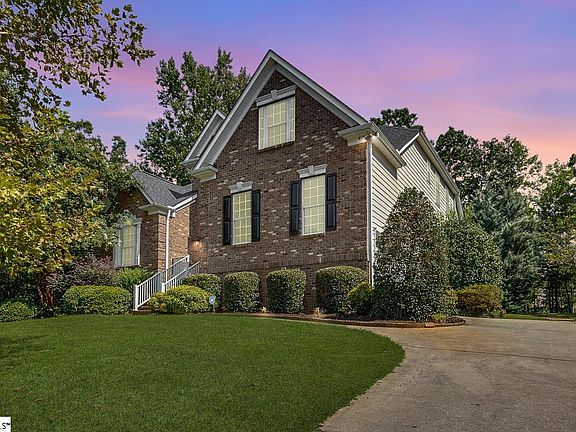 2nd image of 100 Yorkswell Ln