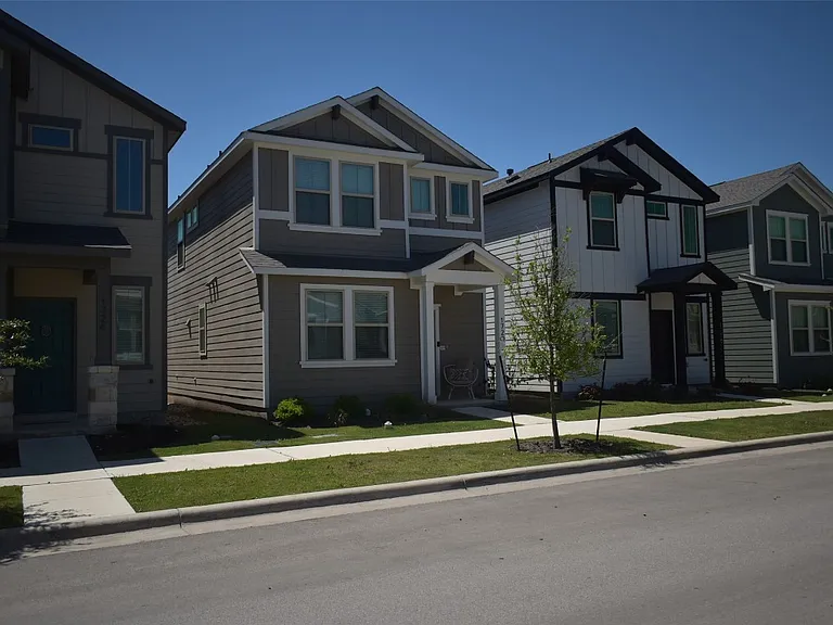 1720 Yaupon Grove Ln — Photo 2