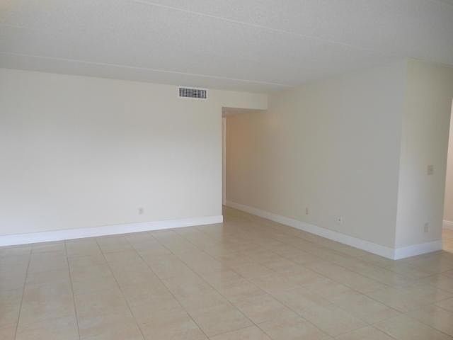 2nd image of 1203 Meadows Cir