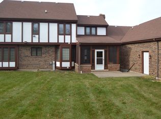 6N921 Homeward Glen Dr, St Charles, IL 60175