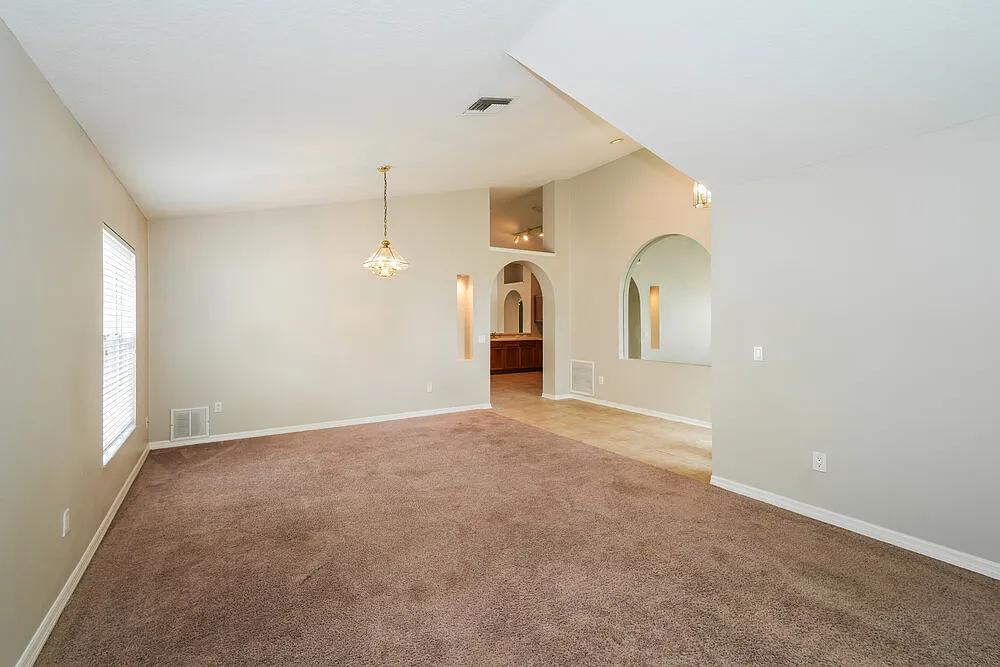 3 bed, 2.0 bath, 1629 sqft, $2,200 — Photo 4