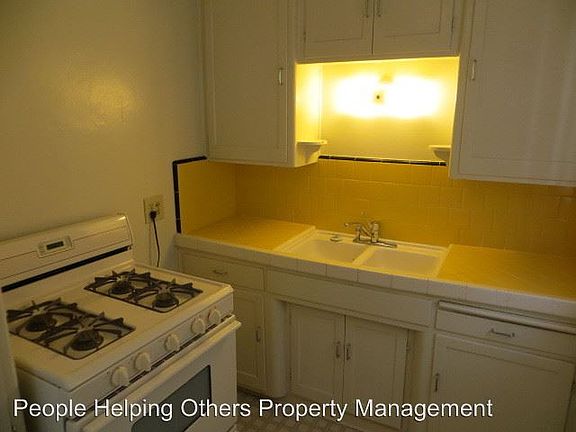 4th image of 1252 Grand Ave