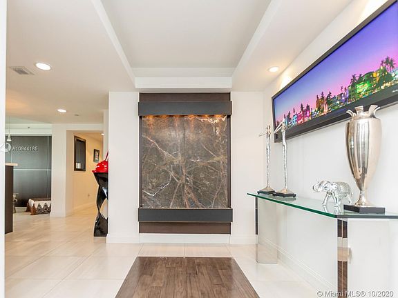 4th image of 2845 NE 9th St APT 806