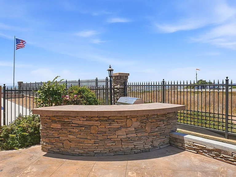 5571 Ocean Terrace Dr — Photo 17