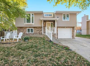 13912 Meadow Ridge Rd, Omaha, NE 68138