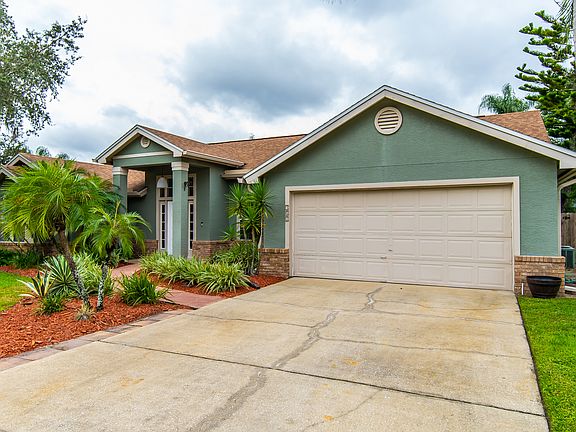2nd image of 302 Oak Leaf Cir